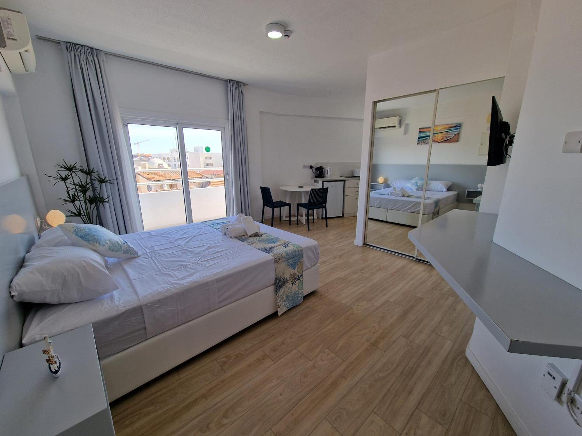 Kitieos Central Apts 100M From Finikoudes Beach Larnaka Exterior foto